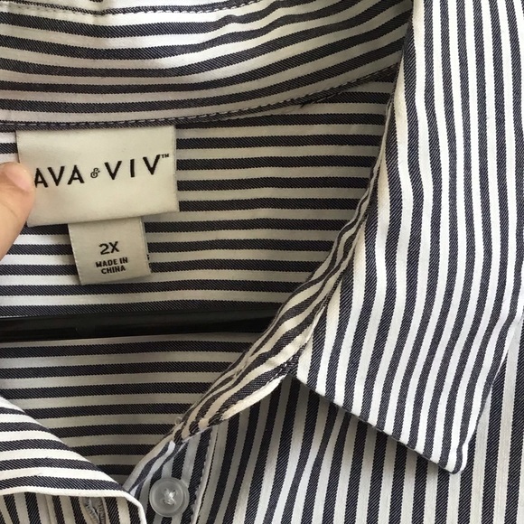 Ava & Viv Pin Stripe Blouse - Picture 4 of 5